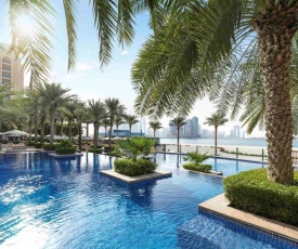 Fairmont Apartments The Palm, Free access to hotel beach and pools