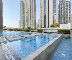 Heart of Downtown Dubai - Your 2BR & Big Balcony