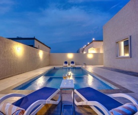 Kay Homes Private Villa With Pool