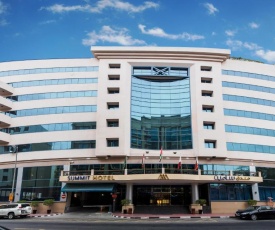 Landmark Summit Hotel