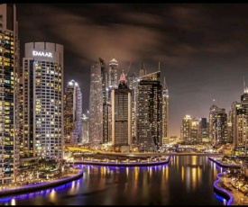 LUX Spectacular Dubai Marina view apartment