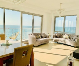 Luxurious 2 bedroom Apartment - Amazing seaviews