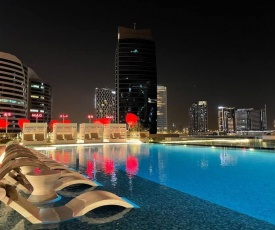 Luxurious Studio , 5 mins from BURJ KHALIFA with Canal view!!