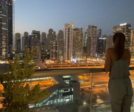 Luxury new apartment on the metro, facing Dubai marina.