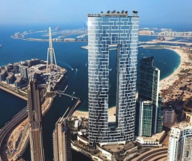 Maison Privee - Address Beach Resort, Luxury 4BR Apartment, 69th floor