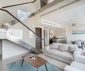 Modern Duplex Loft Apartment, 1 Bedroom, Bay Square