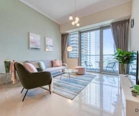 One Bedroom Apartment with Dubai Marina Views in Ocean Heights by Deluxe Holiday Homes