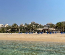 Palm Jumeirah 2 bedroom apartment with garden