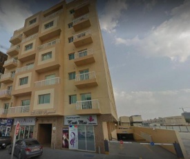 Private partitioned room nr Mall of Emirates