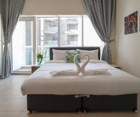 RH- Trendy studio in Downtown; walk to Dubai Mall