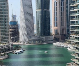 Amazing 1 Bedroom with Dubai Marina lake view