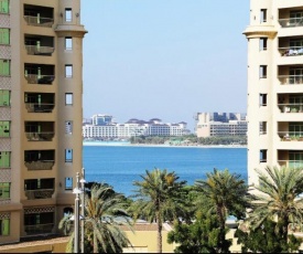 Spacious 3 BR home in Palm Jumeirah, Shoreline Beach Front