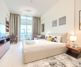 Spacious Studio Apartment in Azizi Aliyah, Dubai Healthcare City by Deluxe Holiday Homes