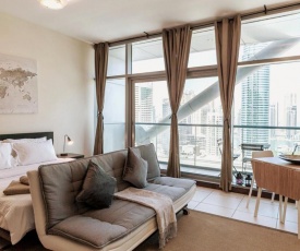 Spacious Studio steps from DMCC Metro & Tram