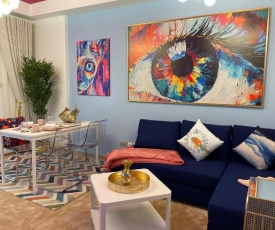 Art-Centric Signature Apartment With Beach-View