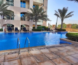 Bright Sunny Dubai Apartment- Private Terrace Garden- Canal Views- Pool & Gym